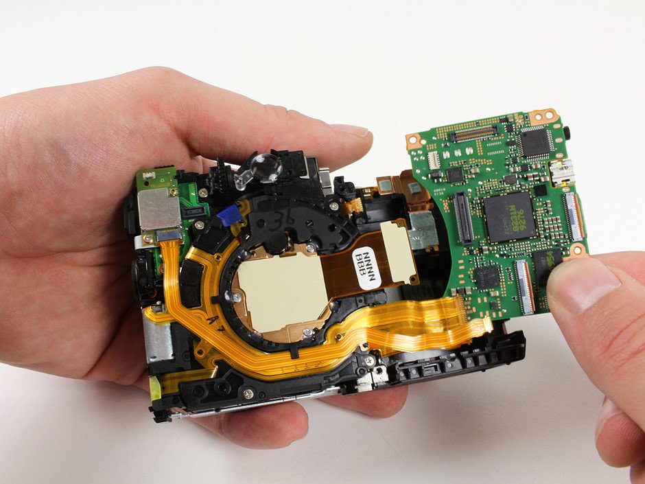 DigitalCamPulse's tweet photo. Let's take a look: Canon PowerShot G16 iFixit disassembly guide https://t.co/AcNZB1gU1j https://t.co/Jp7gqTBScc
