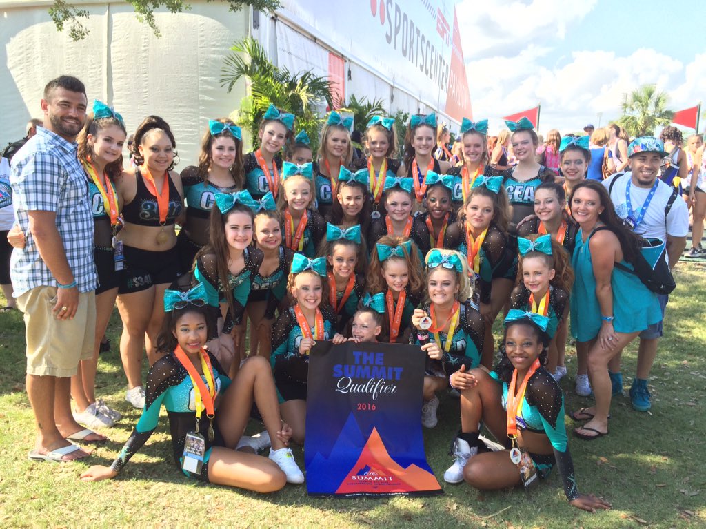 CEAJunior3lite's tweet photo. #TheSummit2016 #straighttosunday https://t.co/BpSoDjkQj0