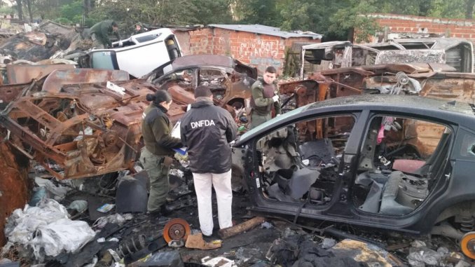 C5N's tweet photo. Tres de Febrero: Incautaron autopartes y 12 vehículos semidesarmados con pedido de secuestro https://t.co/OKu2Br4Zyg https://t.co/JqisFW3e8D