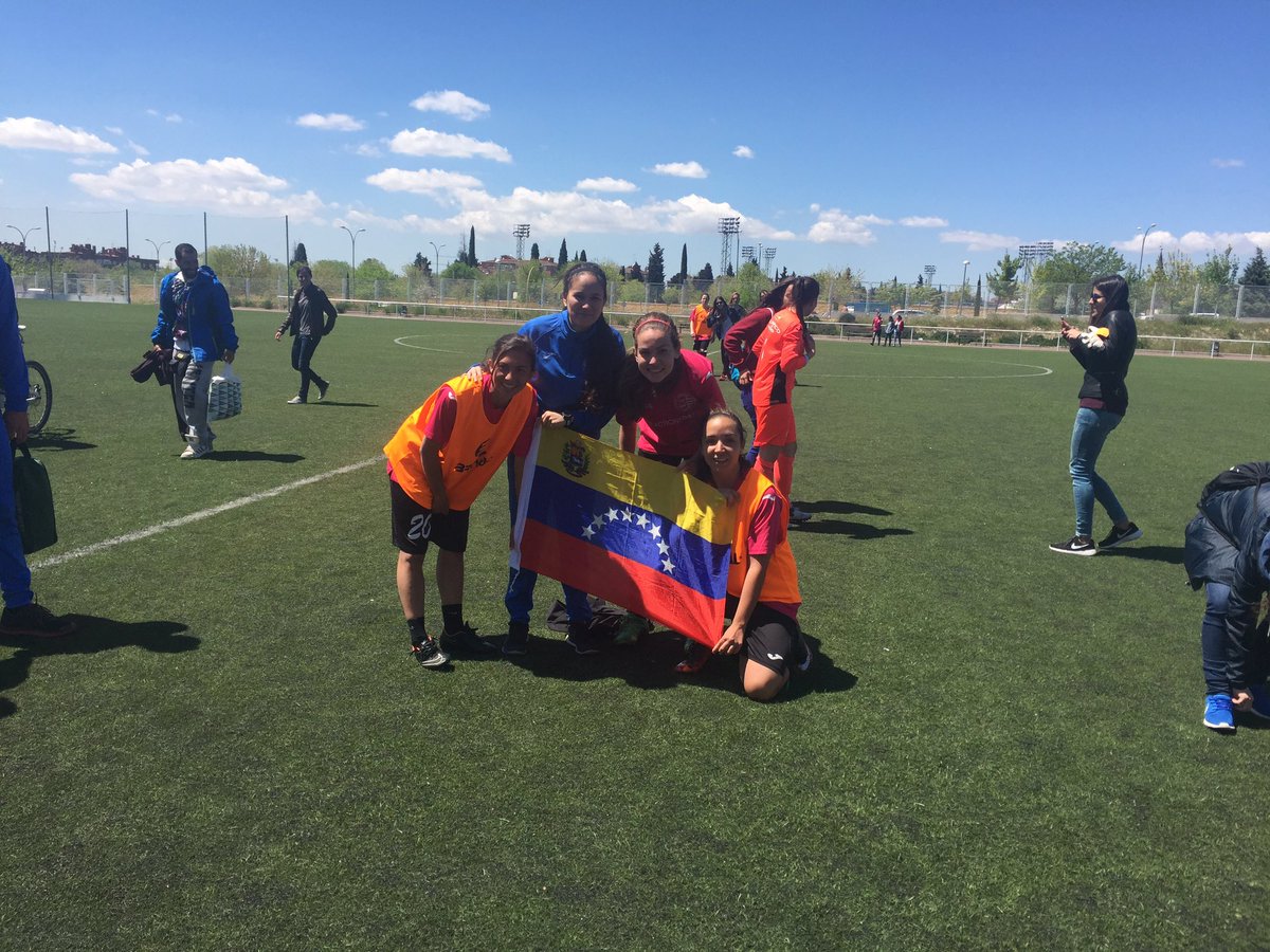 olimpicomrtlaz's tweet photo. Final
@RayoFemenino B 0-4 @olimpicomrtlaz ,2 goles de @Lekar_10 , y 1 de @albadiazh y Tere confirman la salvación https://t.co/o9g28XZAwx
