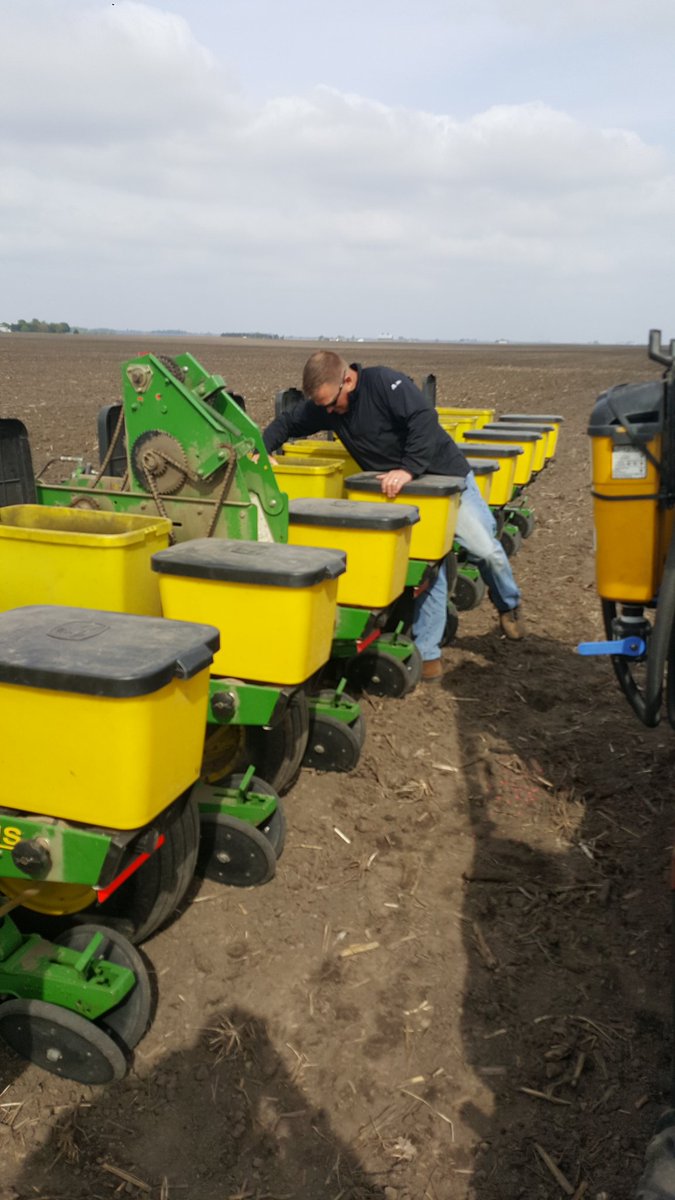 A27Killian's tweet image. Beans planted yesterday before a nice rain
@JonDay13 @fsa_Tom Thanks for all your hard work! #PIATTFS #HiSoy #Asgrow