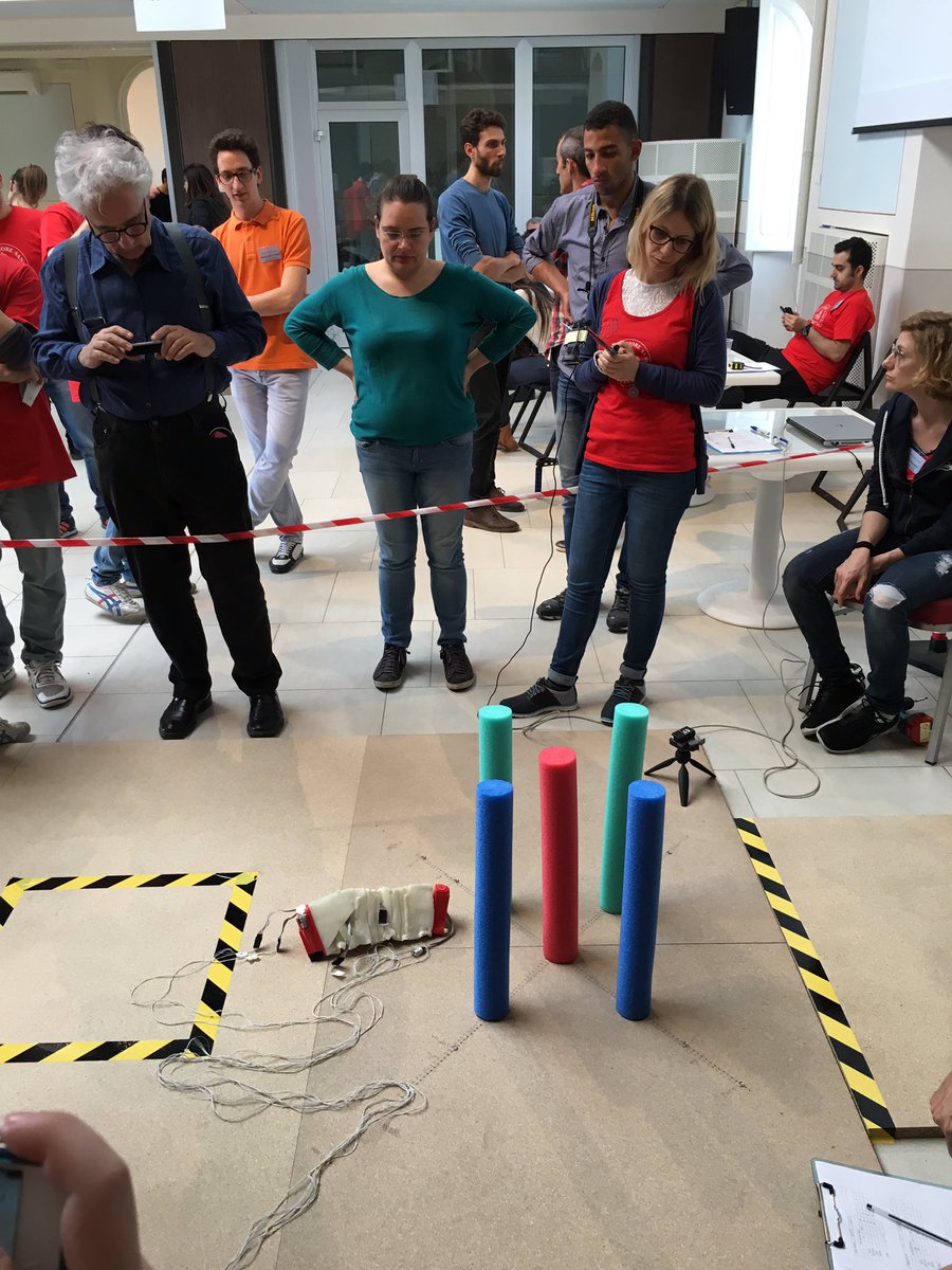 whitwhitwhittt's tweet image. @CMDonatelli @TuftsASEgrad PACBot headed into the final challenge! #softroboticsweek2016