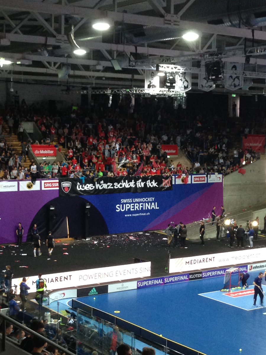 floorballkoeniz's tweet photo. Die rote Wand baut sich langsam auf :) #unserwegzugold #superfinalch #uhsuperfinal2016 #floorball https://t.co/vrciaKkQYP