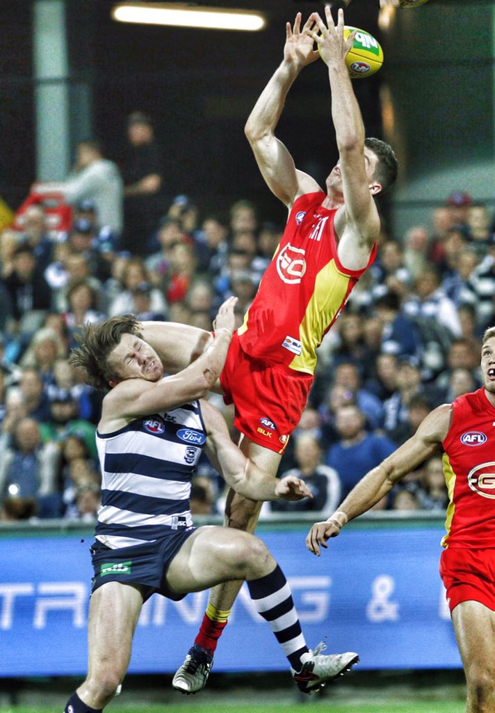 petchyheraldsun's tweet photo. A knee to the head for @dangerfield35 @GeelongCats @geelongaddy #AFLCatsSuns @superfooty #stilldominated https://t.co/WECNTGZSqB