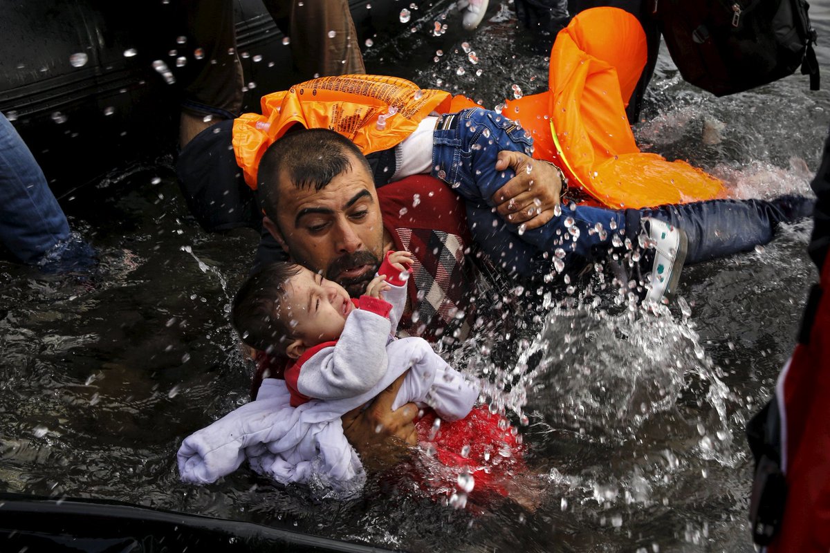 futboollever's tweet photo. Syria refugee rescue https://t.co/7TOga94xKu https://t.co/hHkVSSJVdE