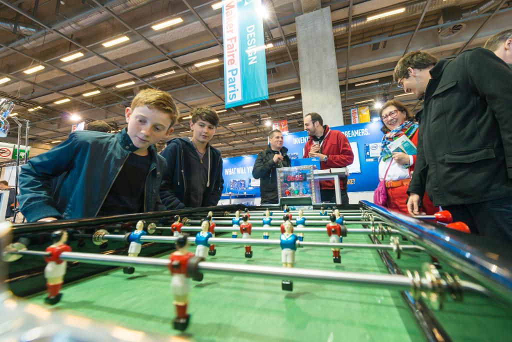 Intel_Spain's tweet photo. ¡Con este futbolín inteligente no tendrás que procuparte de llevar la cuenta de los goles! #Intel #MFP2016 https://t.co/TvSJ9cjTuj