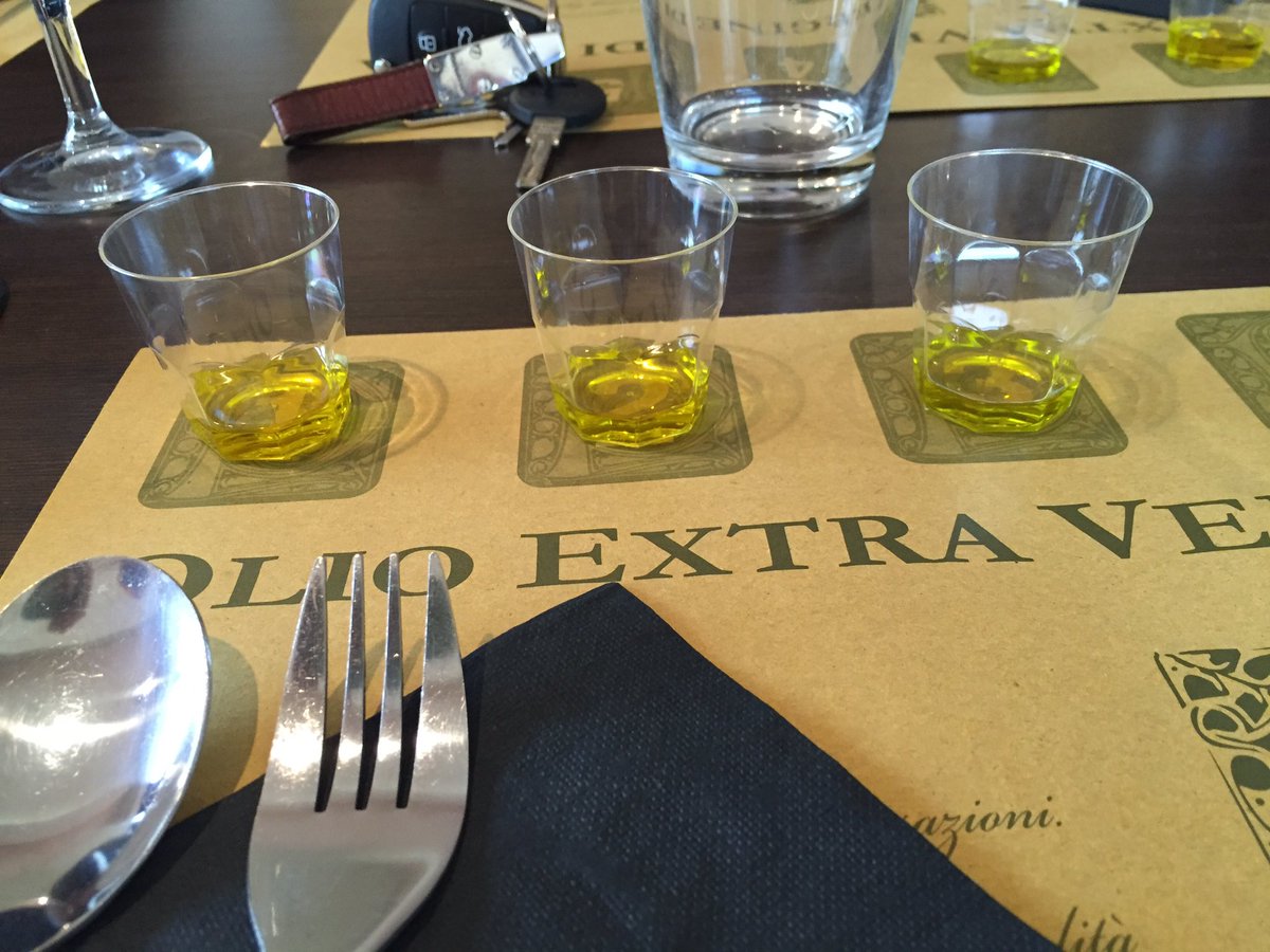 staialborgo's tweet image. First extra virgin olive oil tasting experience with @OlioPruneti #ExtraordinaryExperience #tuscany #pruneti