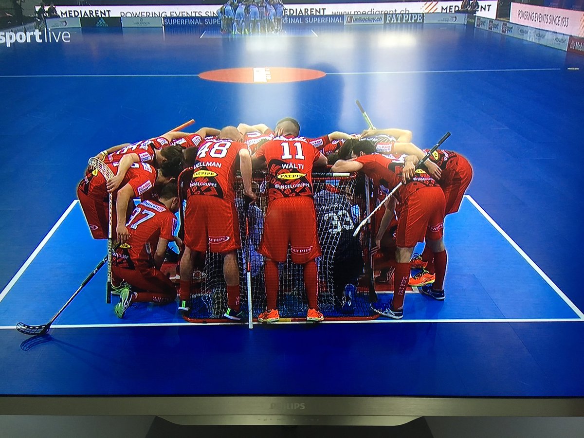 MarcoTheSwiss's tweet photo. Let's go @floorballkoeniz #HolteuchdenPott #93 #superfinalch https://t.co/ArCnhG34RK