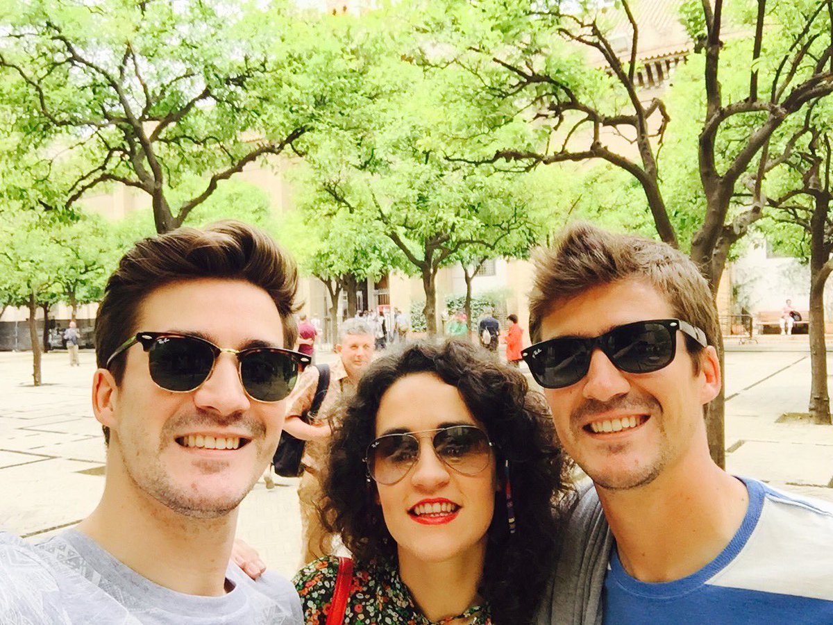 geredondodiaz's tweet photo. 🔛Vacances 🍊 #holiday #Sevilla #bros #brothers #spring https://t.co/MX6W7qt9Sn