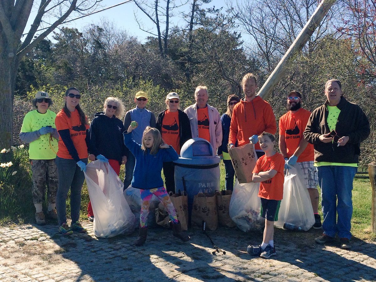 GibsonLibby's tweet photo. @sarahok We missed u kicking off Clean Team for 2016 today! Good turnout! #keepackclean https://t.co/a8bvPv3G0M