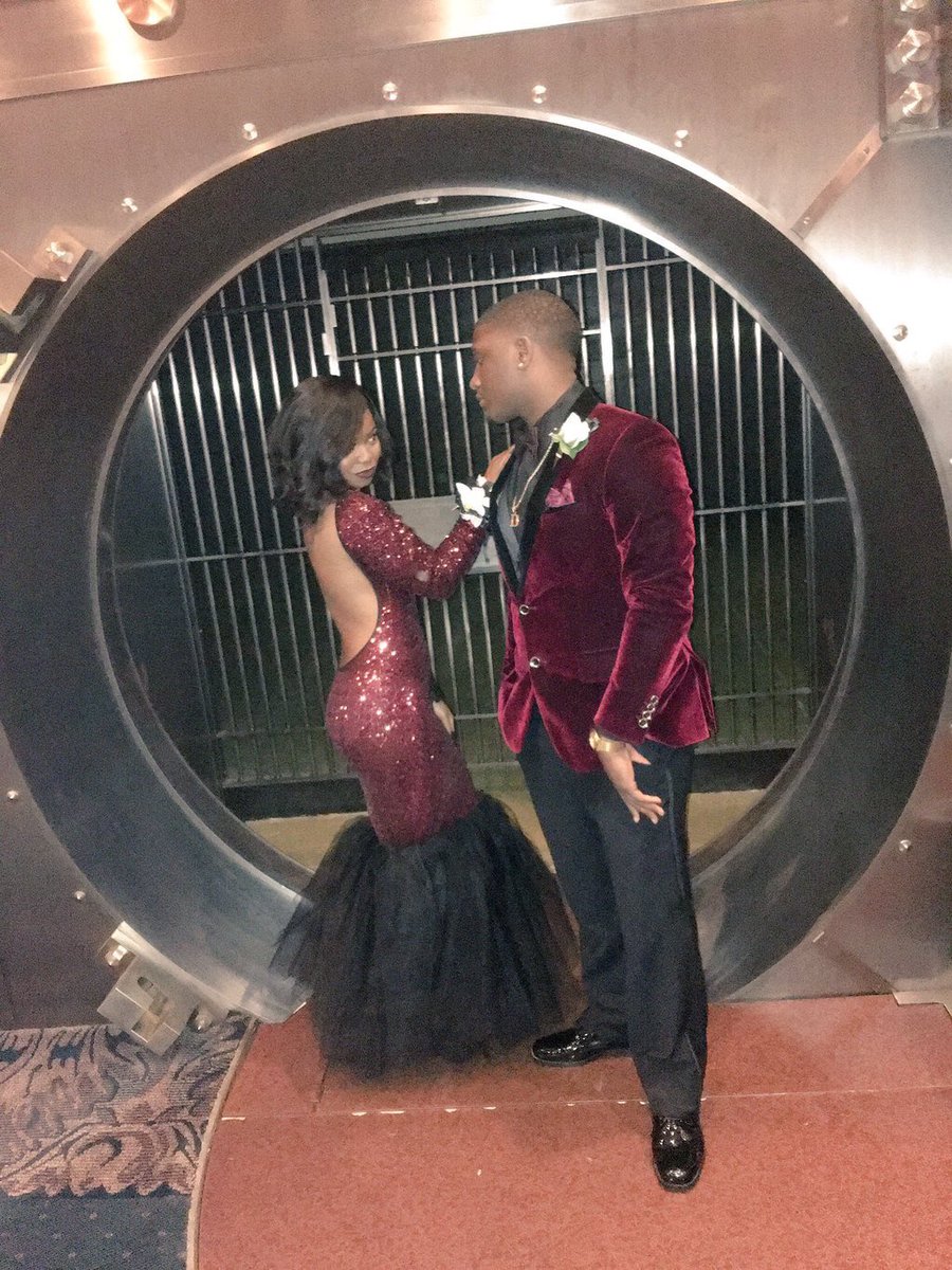 PromPage2k16's tweet photo. Beautiful!👫🌹

@dannyA__ and @Darion9o1 https://t.co/SUhBVX0Yzq