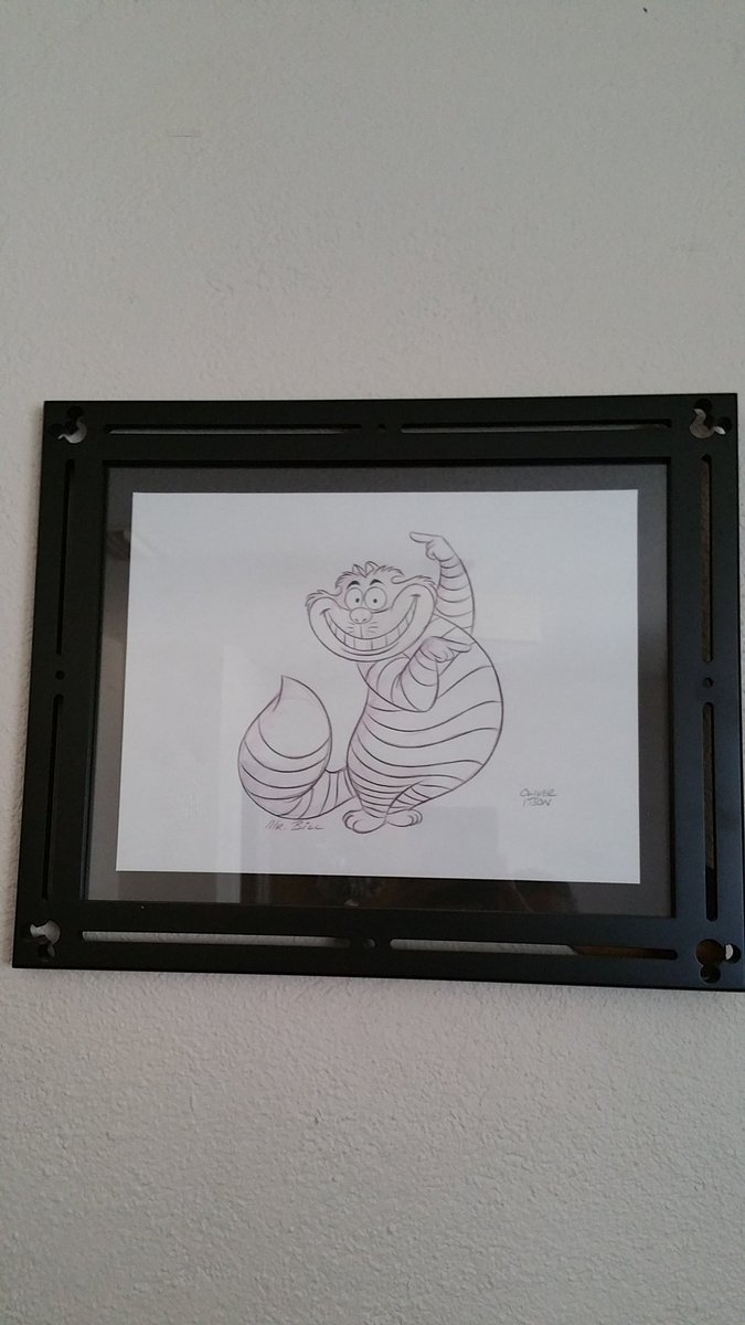 helopoh_'s tweet image. Anyone else feeling like this guy's pointing the wrong way? #MCMagicside @MCMagicParks