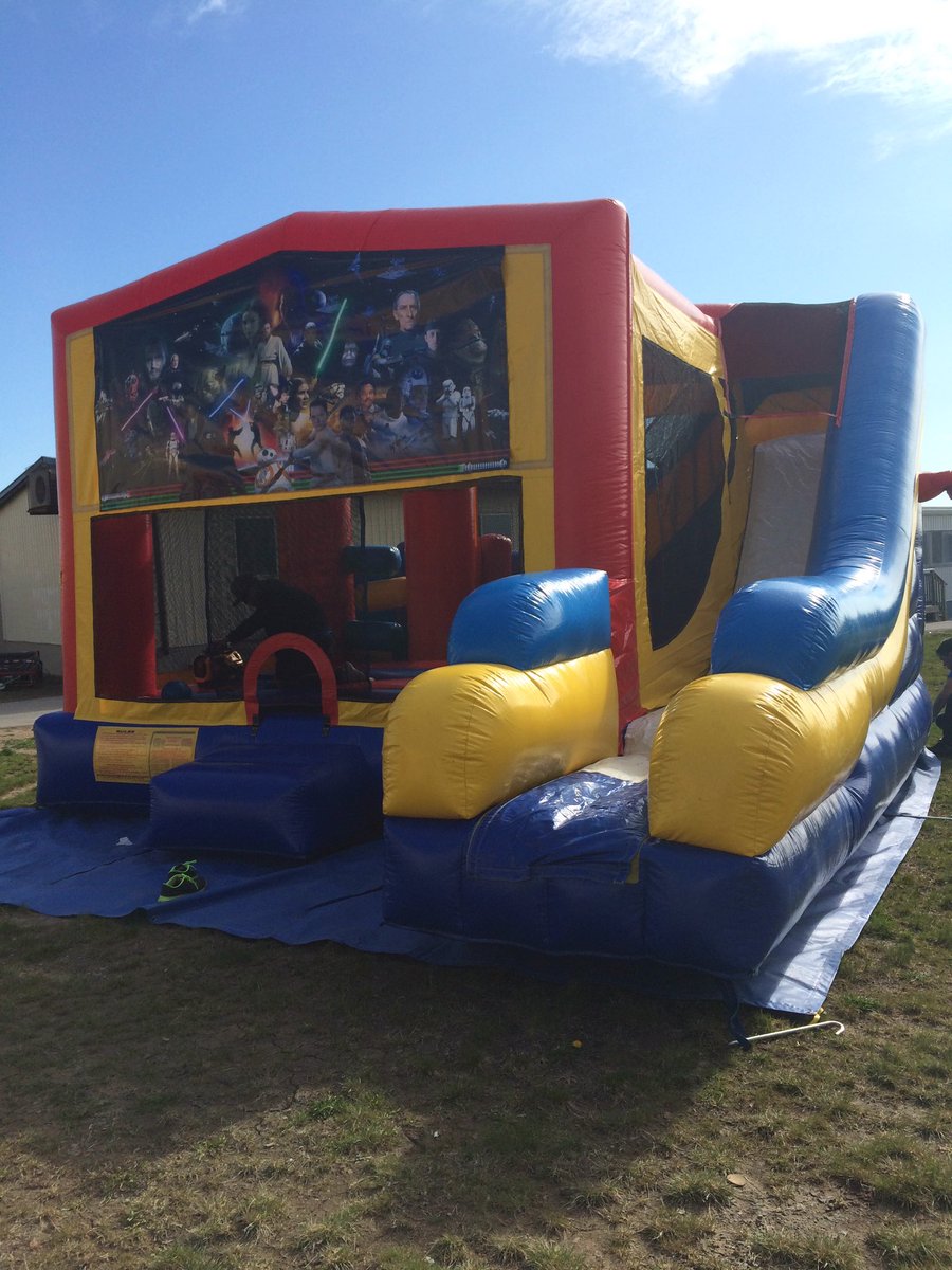 HaltonCResFair's tweet photo. Bouncy castles are up!! What a beautiful day for #haltonfair2016! https://t.co/ZQeZ37Rv8t