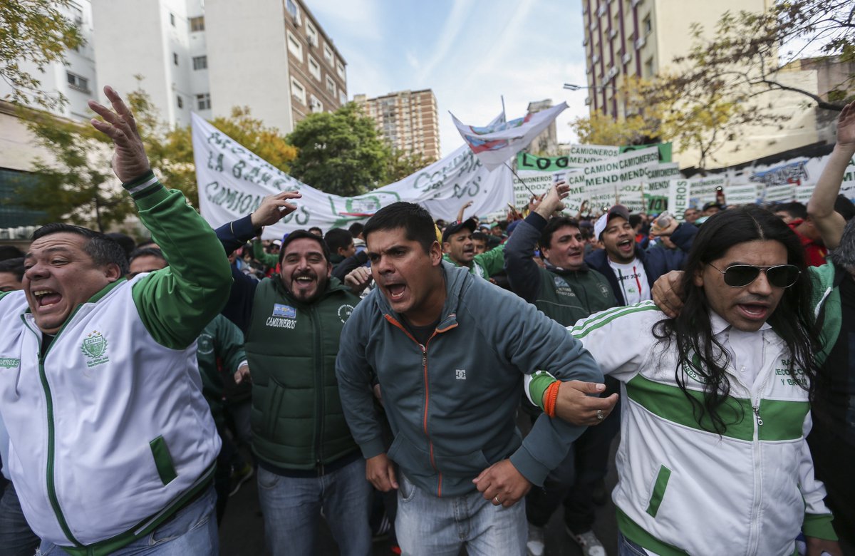 teleSURtv's tweet photo. #Argentina| Conozca los reclamos que hacen los sindicatos de trabajadores a @mauriciomacri https://t.co/pXOIrfiWol https://t.co/MKLNJd6HQz