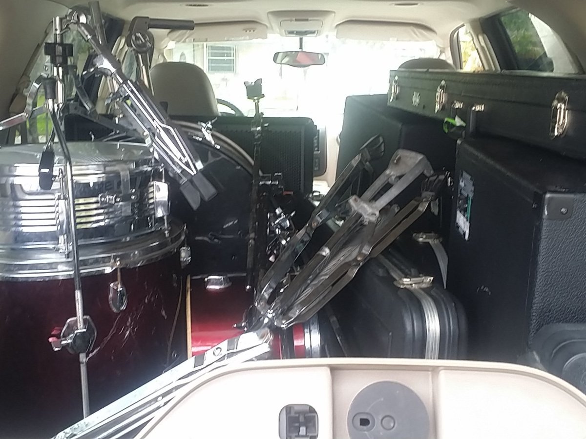 chris_heevo's tweet photo. Unloading the truck after the gig ...next day. I'm sure this will remind so musicians...lol https://t.co/Dg14AMN1V2