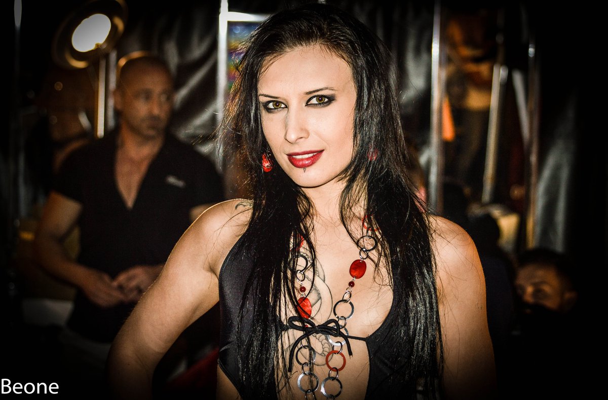@AmelAnnoga Voici les photos en espérant te recroiser un de ces jours sur un salon ou dans la région de Montpellier