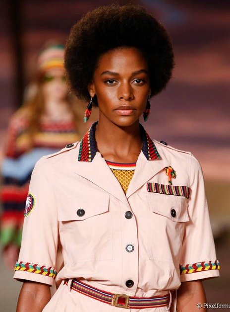 SunAntilles's tweet photo. 16- Karly Loyce, mannequin, Martiniquaise. https://t.co/ao0MwySESr