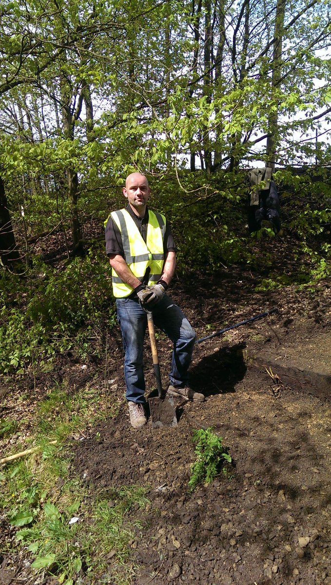 Great #springclean on the park today! <a href="/WiganCouncil/">Wigan Council</a> #thedeal @MrsJo_P