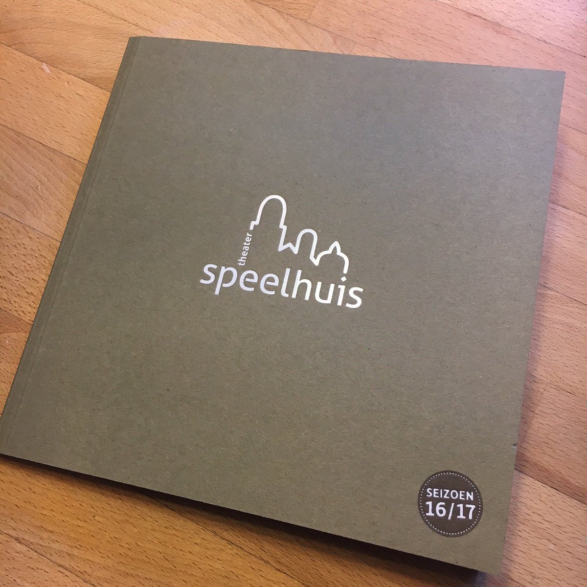 JolijnBrouwers's tweet photo. Programmaboek 16/17 @speelhuis. Supertrots op het resultaat met @Jochemotten #studioboot @marloesh & Hera Honings https://t.co/eMKYxYYan3