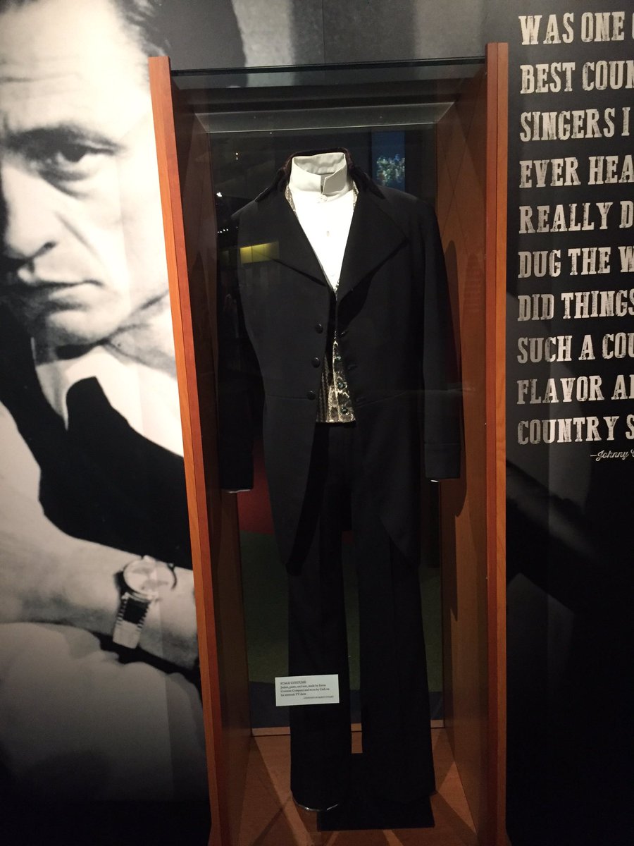 JohnLuoma's tweet photo. The man in black #johnnycash https://t.co/rZE3pdlxA8