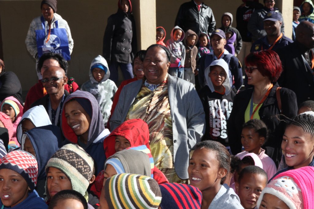 YouthiMagazine's tweet photo. #Sutherland schools 2 receive #MobileScienceLabs https://t.co/xWRI8sQgaJ https://t.co/yUiiYj2mMZ via @dstgovza @NRF_News @SAAO @SALT_updates