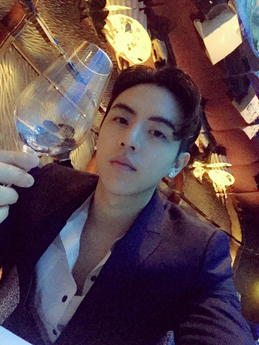 DPRIAN_'s tweet photo. 짠... ㅎㅎ 잔 비움  cheers everyone :) https://t.co/7DLmJqg36R