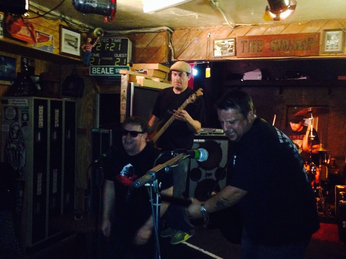 BlackoutAlibi's tweet photo. @BlackoutAlibi for @JohnSafariOCML at Knuckle Heads 4/29/16. Thanks for coming out! https://t.co/SIN5U9a3V0