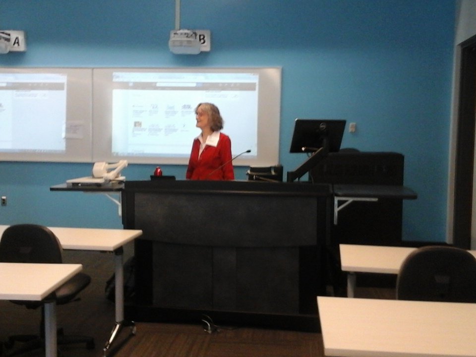 TESLPHE's tweet image. Joan Bartel explores LinkedIn for ESL learners and instructors @SHERIDANCOLLEGE #i3phe #springPD #TESL-PHE 🌞