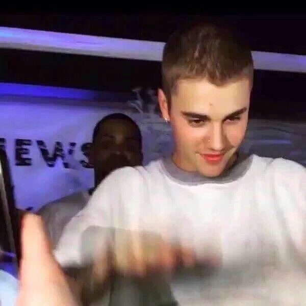 imbieberful's tweet photo. don't complain about his haircut like HE REALIZED TO GROW HIS NATURAL HAIR BACK &amp; CAN'T YOU SEE HOW CUTE HE IS https://t.co/sWV7wMtJJq