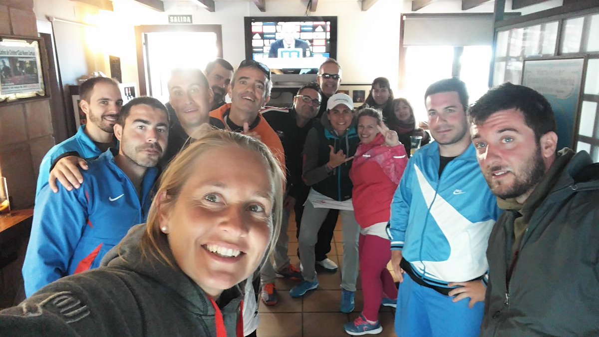 Tercer tiempo del clínic..lo mejor del padel ;) a qué si?? #TeamCyC <a href="/ceciliareiter/">Cecilia Reiter</a>