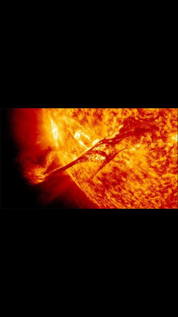 Scienceply's tweet photo. As the sun burns helium, intense heat in it's core will blast away some of it's outer layers. https://t.co/mQxl9EBDiQ