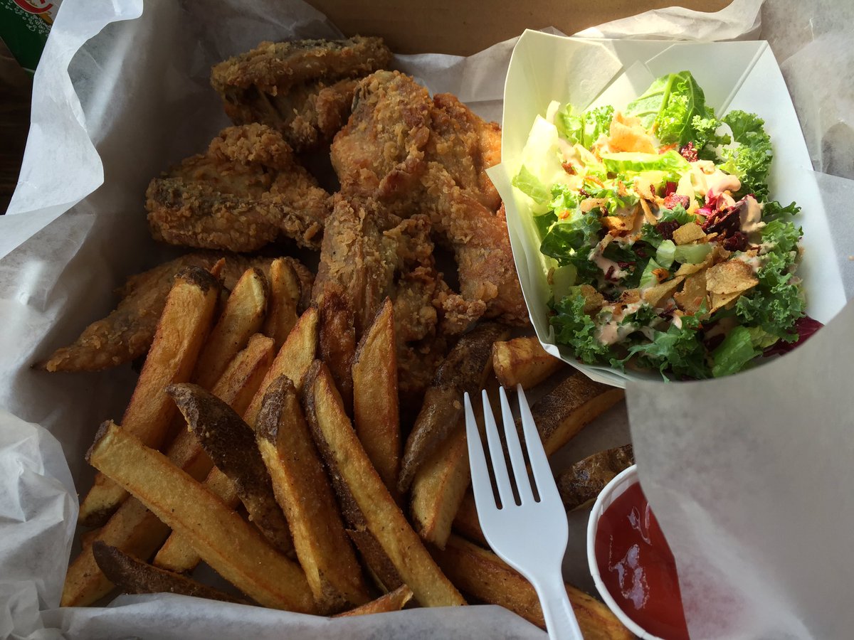 CarmenMac7's tweet photo. Yum! Yum! Seoul fried chicken. https://t.co/mIw98p8tlg