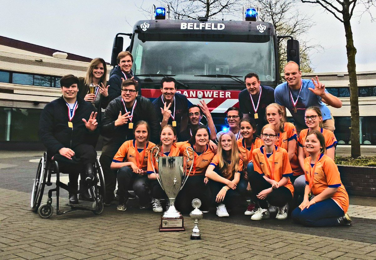 Zitvolleybalteam <a href="/bvcholyoke/">BVC Holyoke</a> derde jaar op rij landskampioen, jeugd pakt brons! Verdiend onthaal in #Belfeld.