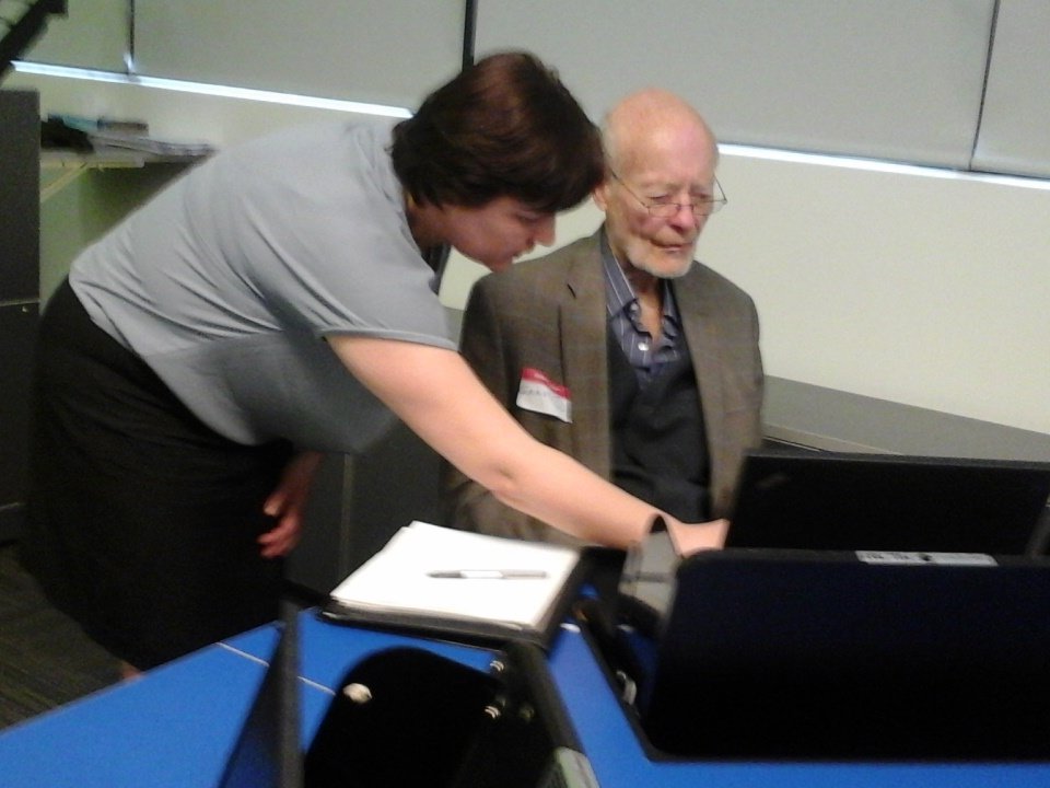 TESLPHE's tweet image. Diana Catargiu showing the whys and how&apos;s of Electronic Portfolios at #i3phe #TESL-PHE #springPD @sheridancollege 💼