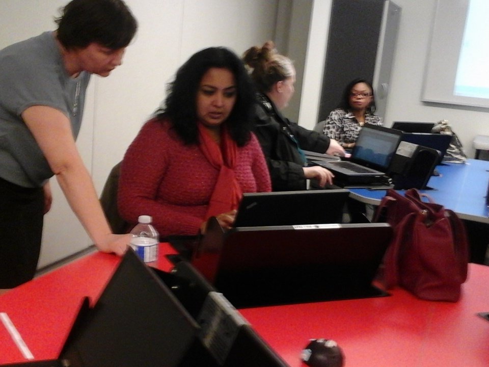 TESLPHE's tweet image. Diana Catargiu showing the whys and how&apos;s of Electronic Portfolios at #i3phe #TESL-PHE #springPD @sheridancollege 💼