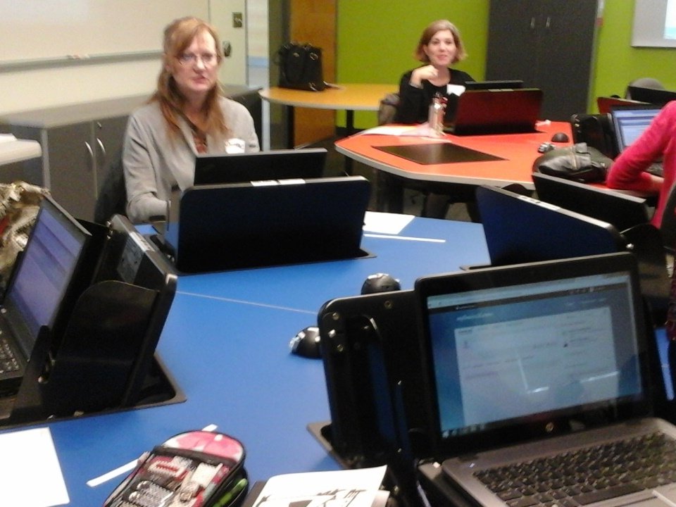 TESLPHE's tweet image. Diana Catargiu showing the whys and how&apos;s of Electronic Portfolios at #i3phe #TESL-PHE #springPD @sheridancollege 💼