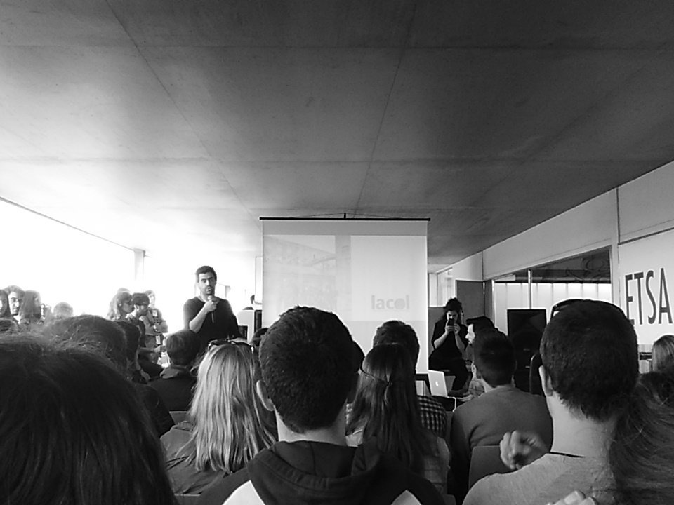 VERBOestudio's tweet photo. Bonita manera de cerrar @festivaletsa @lacolarq en la terraza de proyectos de la @etsaUPV #etsatopia #mrs&mrhaoll https://t.co/OVaxDQrgj3