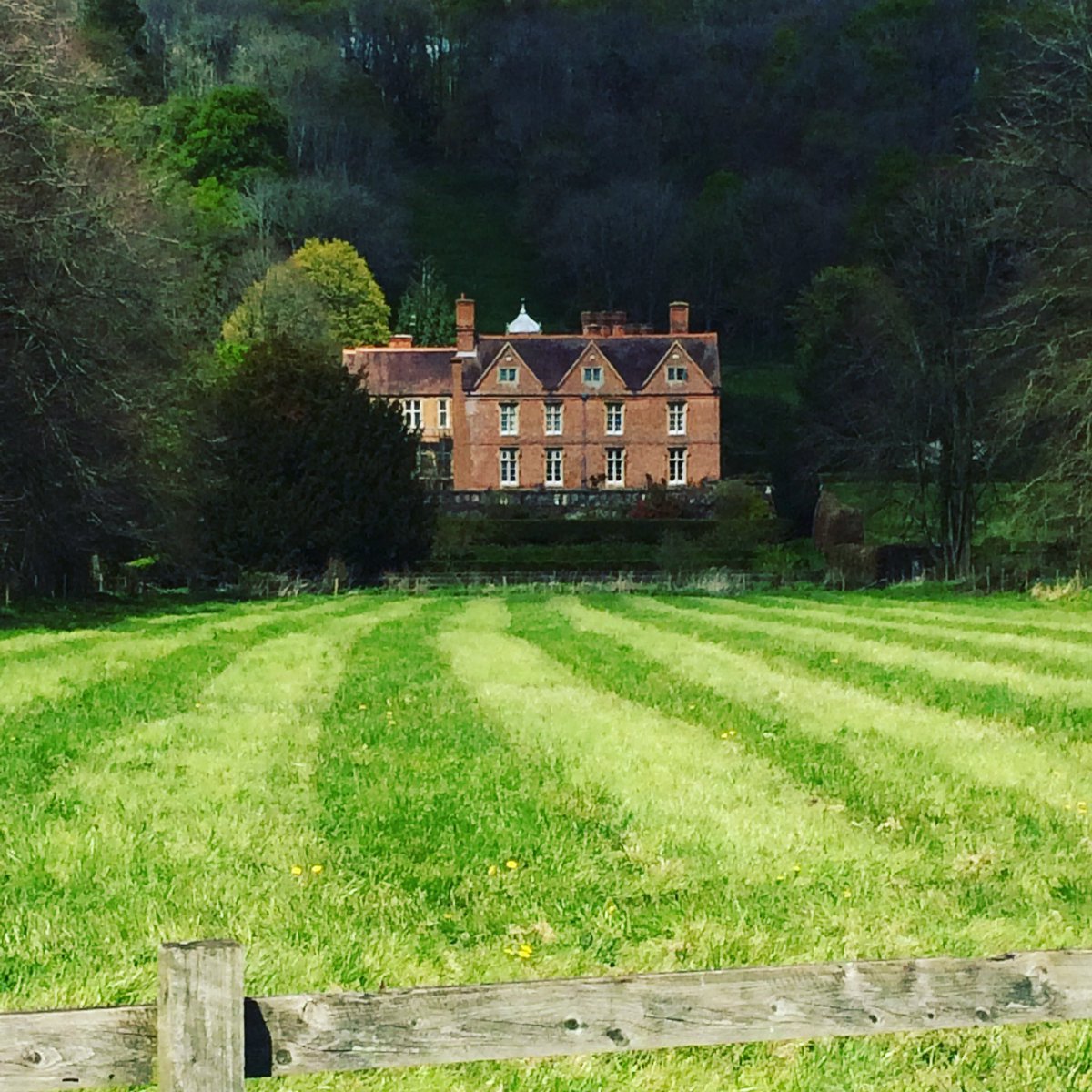 Beautiful setting for the Ladies Internationals this weekend sponsored by Knights #realtennis #internationals