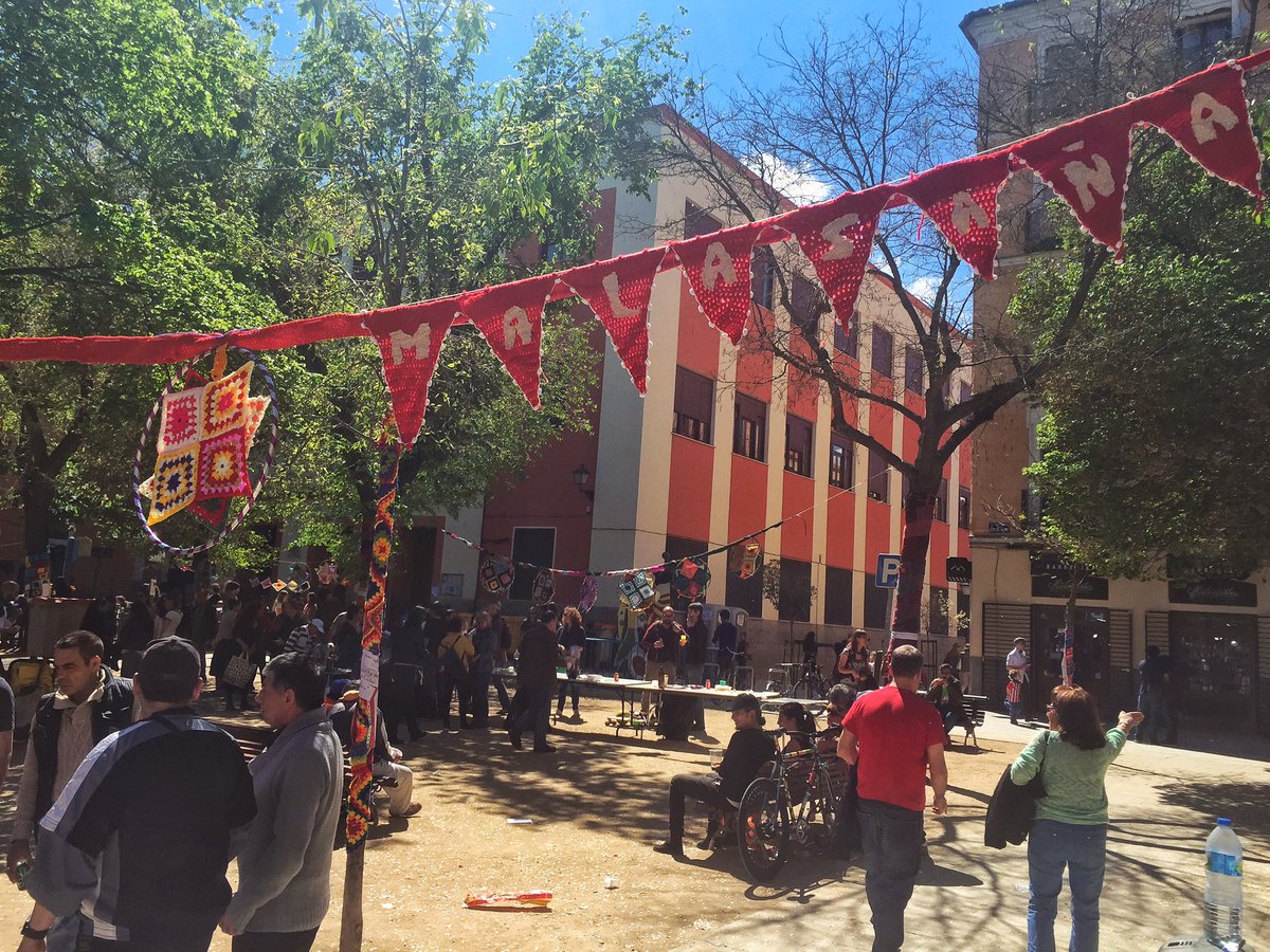 juancarlosmohr's tweet photo. Doy las gracias al Ayt de @MADRID por haber recuperado las fiestas del #2dMayo para la gente #Malasaña https://t.co/qk5EOqk8zF