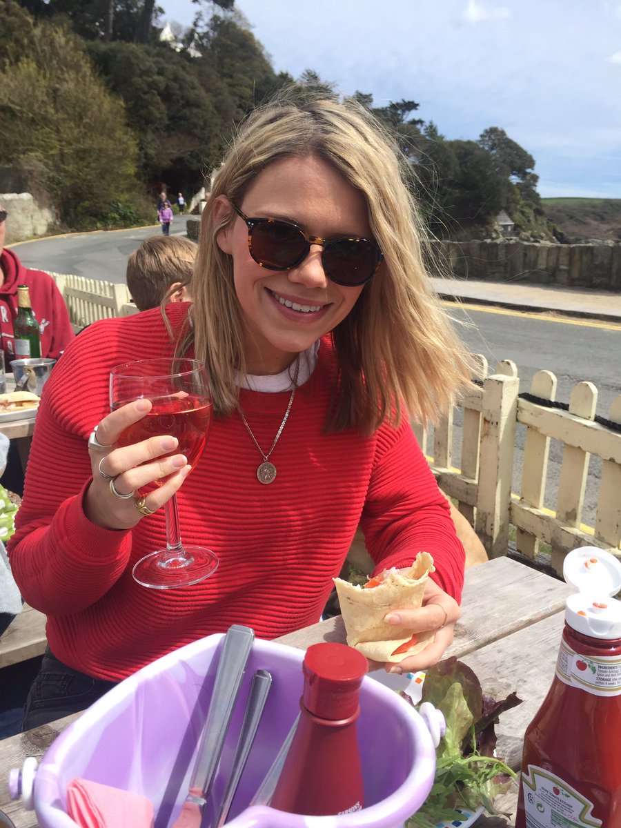 PineappleBarker's tweet photo. @WinkingPrawn never disappoints 🍤🍤🍤 #BankHolidaySunshine #Salcombe https://t.co/ssb93uvWro