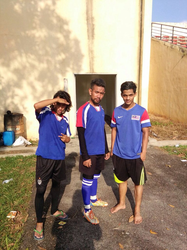 heycracosa's tweet photo. Tak dapat collect kat alor gajah, kita collect dekat raub pulak. Huhuhu

#LISUS
#SYAKILAFC 
#SEMI https://t.co/AXfjxFf7DB