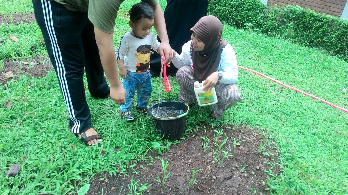 The little man join gardening today #toddler#gardening#uiberkebun#fun#explore