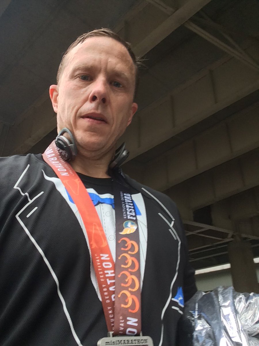 CubsTigersGrizz's tweet photo. Kicked the Louisville half marathons ass. #901  #cardsuck https://t.co/K1DiDevXn6