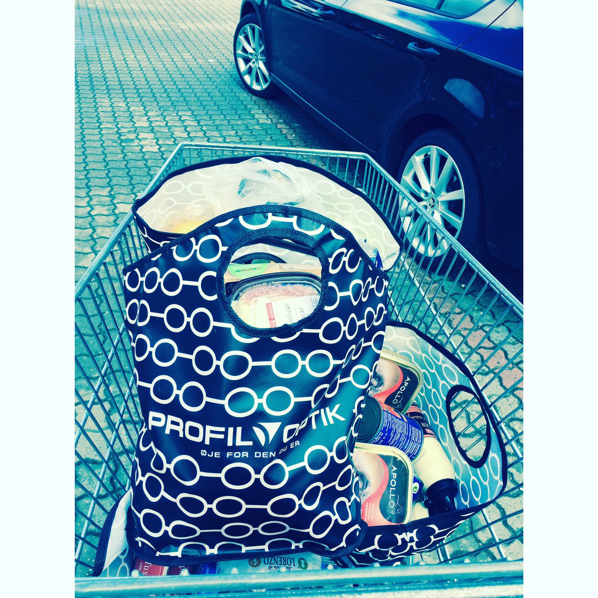 Miabuur's tweet photo. Når man handler i sin fritid :) og reklamere for verdens bedste arbejdsplads og brille butik :). @profiloptik https://t.co/o7Xw0ZIJdA