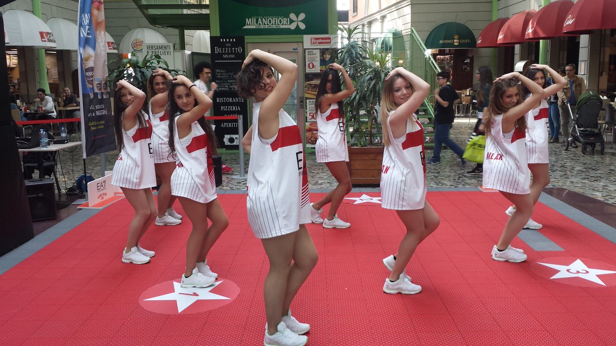 BrunoScia's tweet photo. Braveeeee! !! Anche l'infortunata @elidjha21 @sf_simo #olimpiadanceteam @Meni94 @togiuly @Valeeberti @OlimpiaEA7Mi https://t.co/F4L7rcO0d8