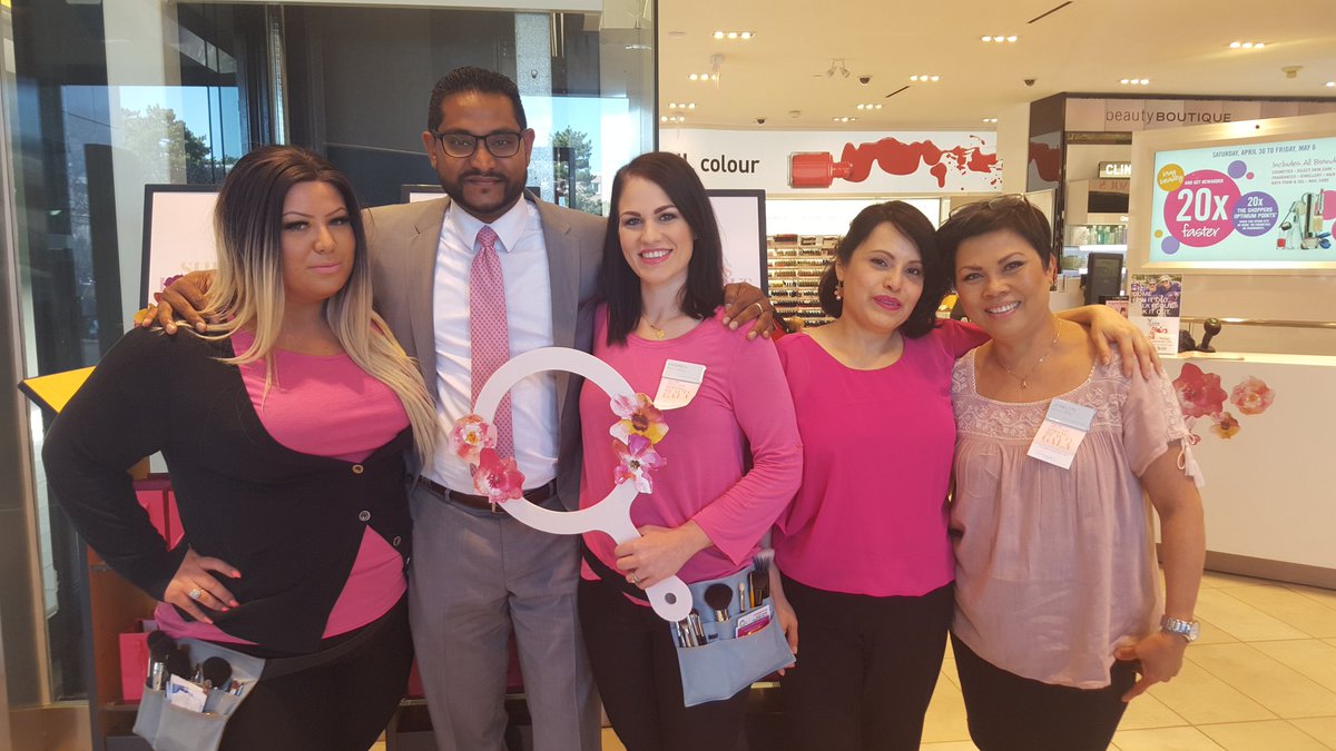 AKAgogetter's tweet photo. #SDMBeautyGala is in full swing.  #CBCF https://t.co/n4aGPXf7ki
