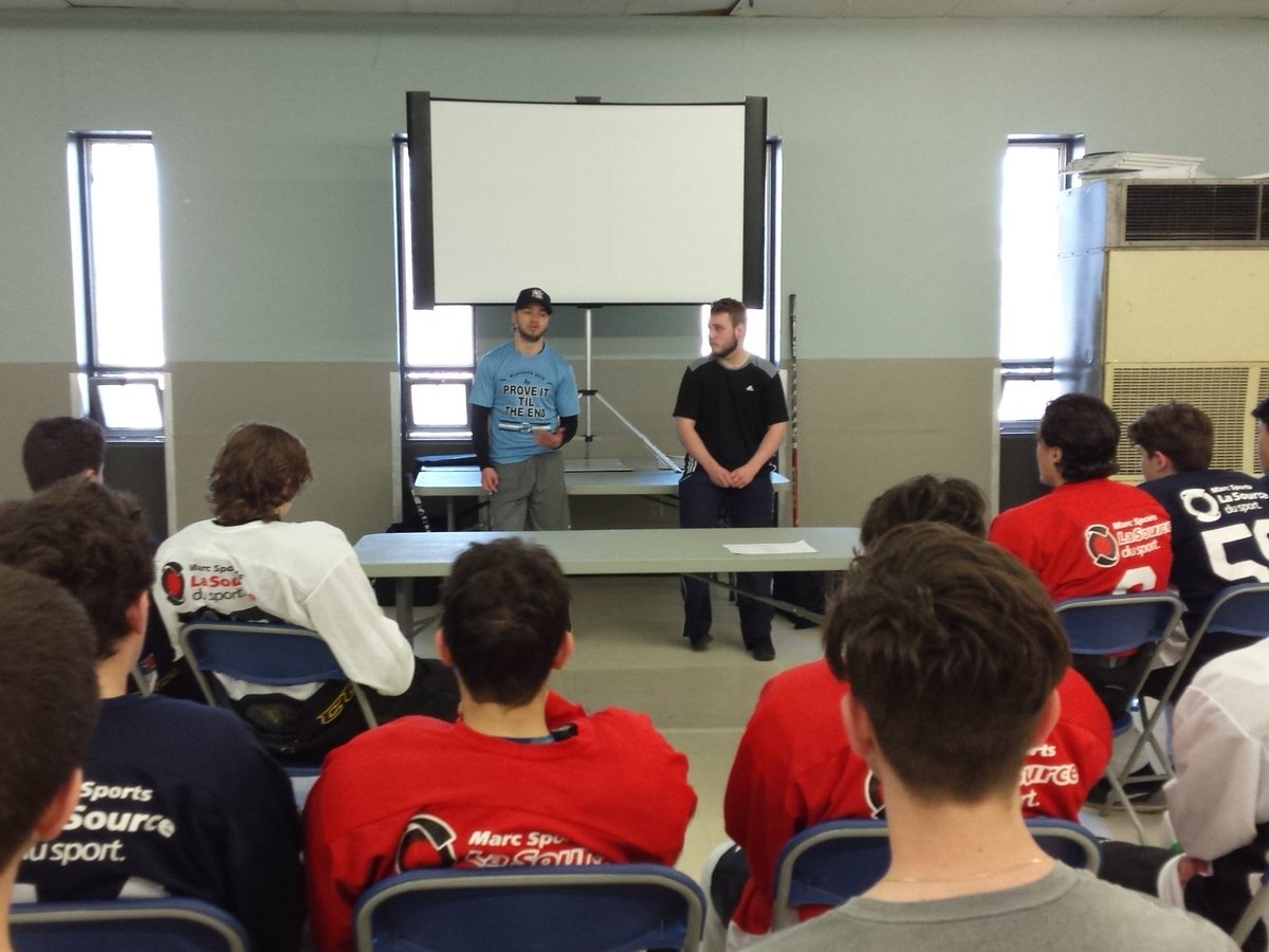Journée U14 !! Visite de <a href="/JoBourcier/">Jonathan Bourcier</a> et @Gauvreau_2  des #sags ! Merci les gars.  <a href="/HockeyQuebec/">Hockey Québec</a> <a href="/Struc_Intrepide/">Structure Intrépide</a>