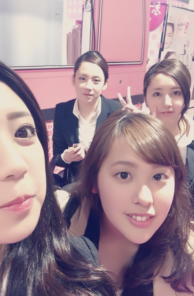 ex3jbsirs2's tweet photo. この4人とも今日でお別れか...
まきとかほは同じサロンやけん
いいけど入ったらみんな予定
合わんやろーなー
でも、会おうね！ってことで
最後の晩餐会❤らぶ❤
@J3L2QWQfSWI9f5k 
@t_b9710 https://t.co/W7ITSnrm16