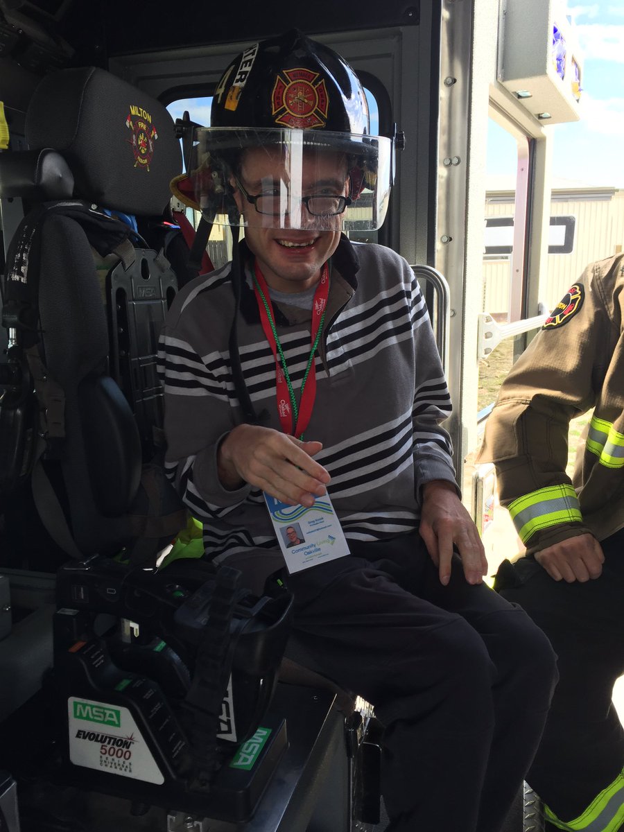 HaltonCResFair's tweet photo. @KielburgerSS @TownOfMilton @MiltonFire30004 HaltonComm Resource fair Kickin Back w Kozac &amp; Milton Firemen! https://t.co/r4zsDZcHrX