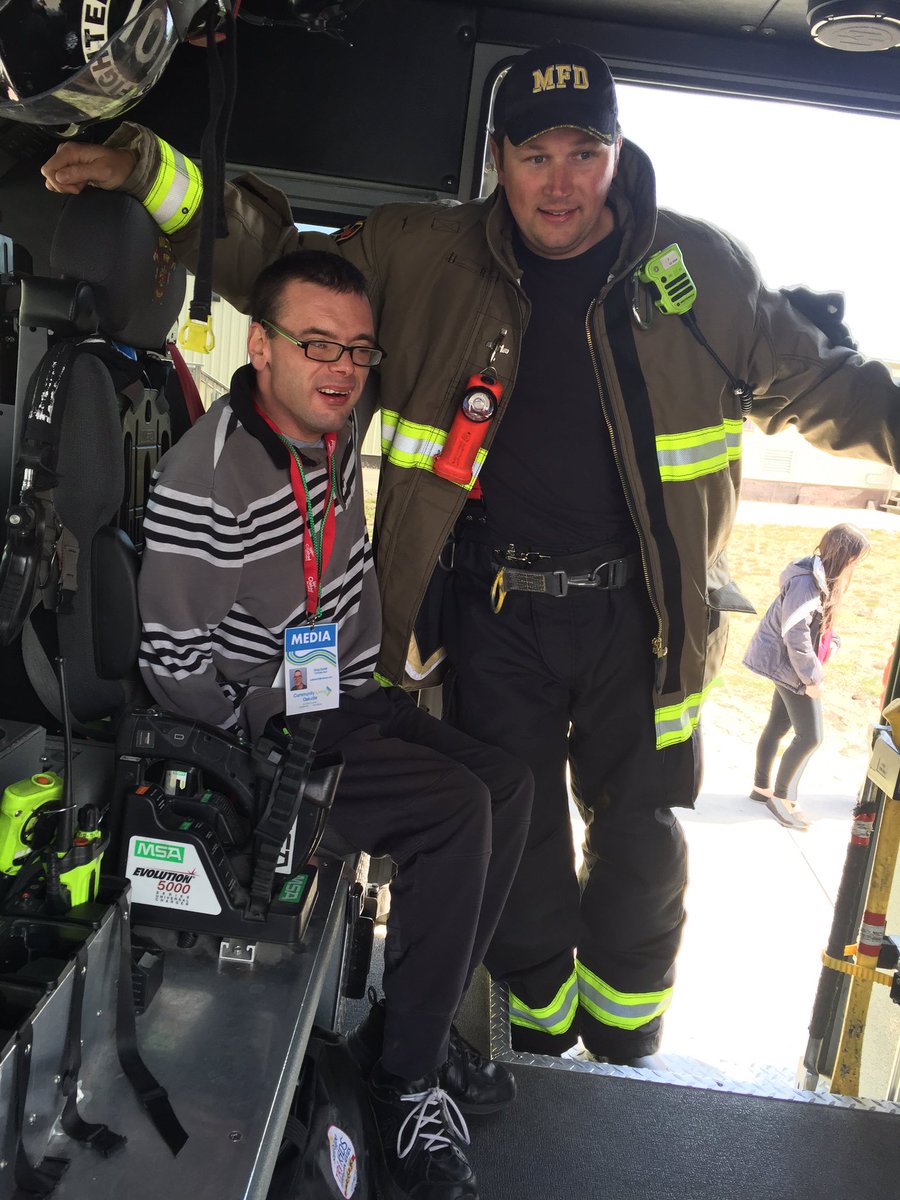 HaltonCResFair's tweet photo. @KielburgerSS @TownOfMilton @MiltonFire30004 HaltonComm Resource fair Kickin Back w Kozac &amp; Milton Firemen! https://t.co/r4zsDZcHrX